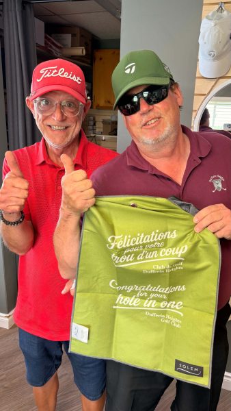 Dean McLeary pour son trou d'un coup au trou #9