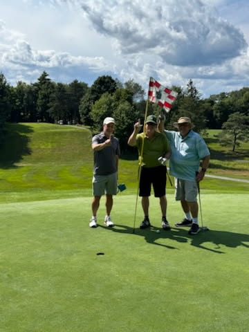 Dean McLeary pour son trou d'un coup au trou #9